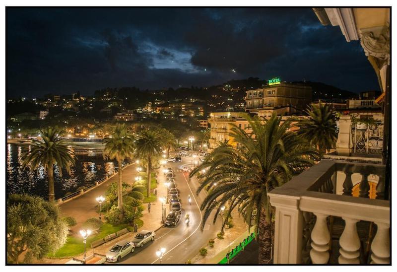 Hotel Vesuvio Рапалло Экстерьер фото