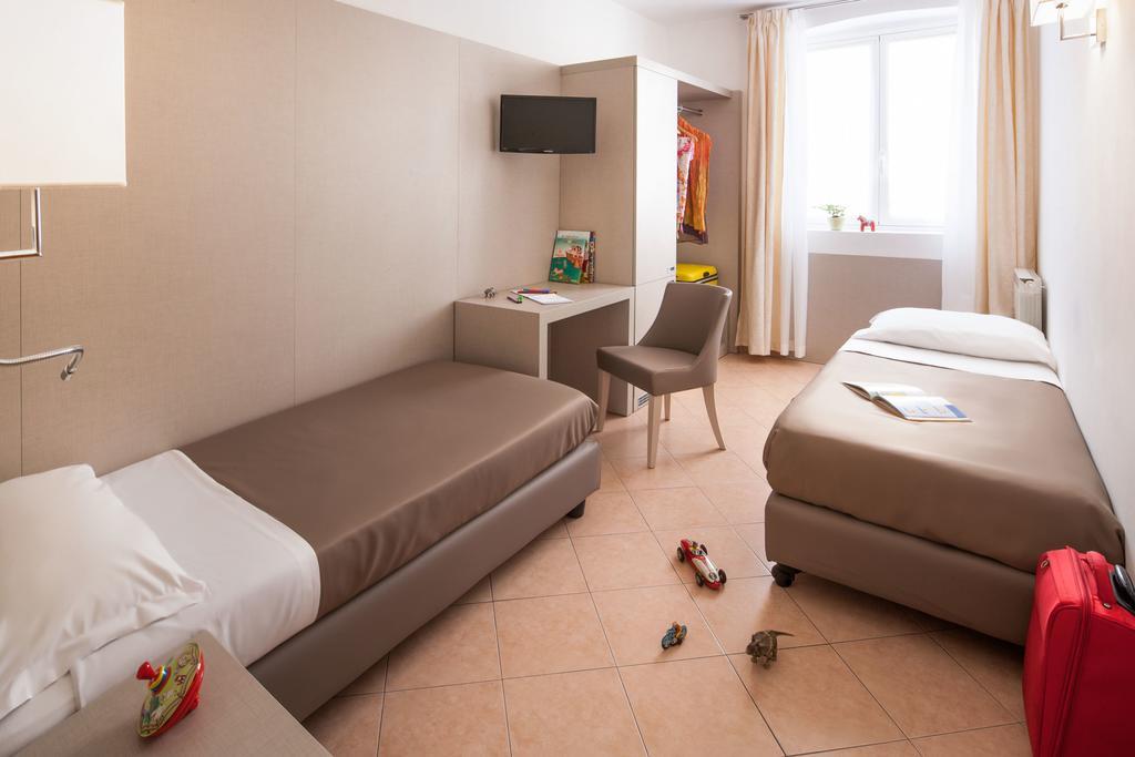Hotel Vesuvio Рапалло Экстерьер фото