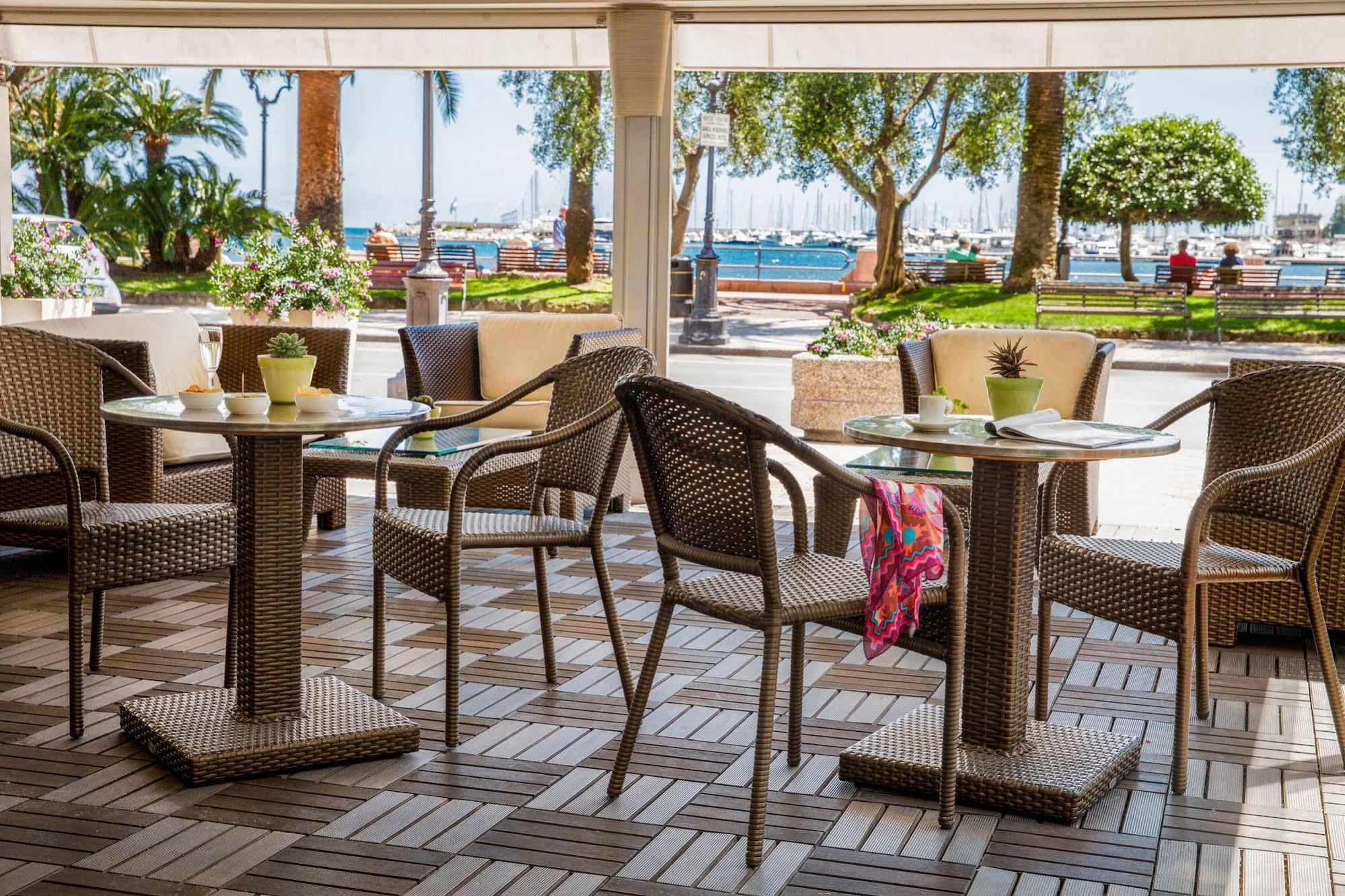 Hotel Vesuvio Рапалло Экстерьер фото