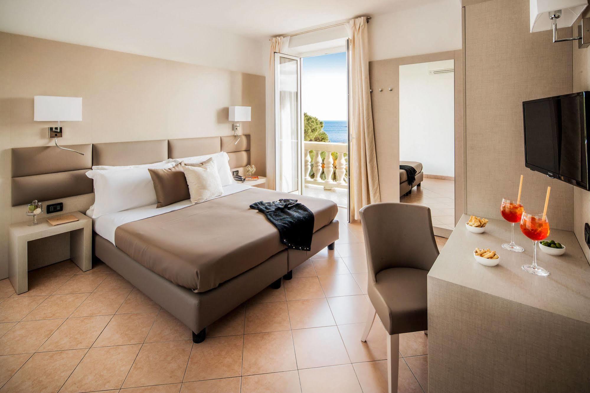 Hotel Vesuvio Рапалло Экстерьер фото